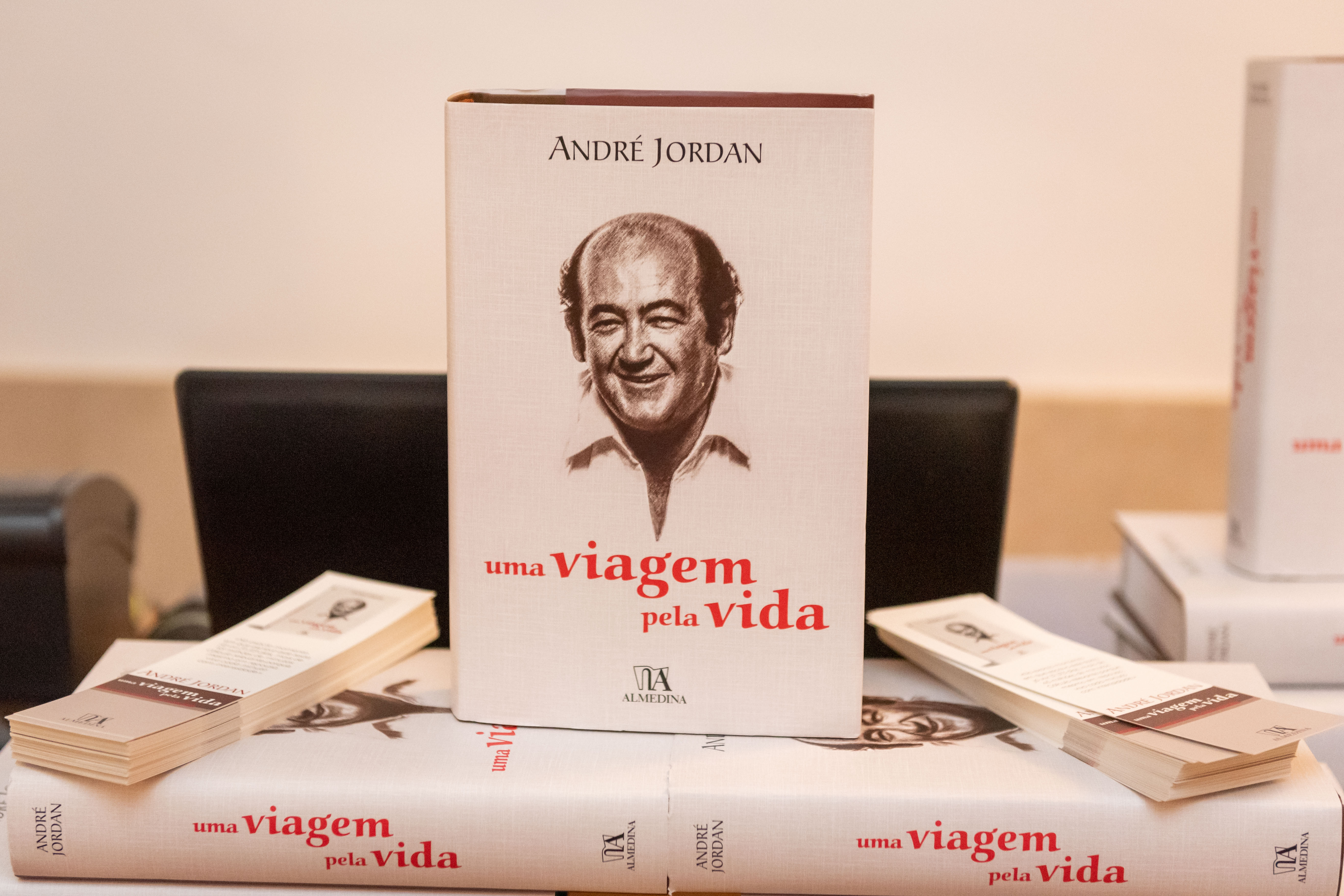André Jordan em livro, na Fundação de Serralves