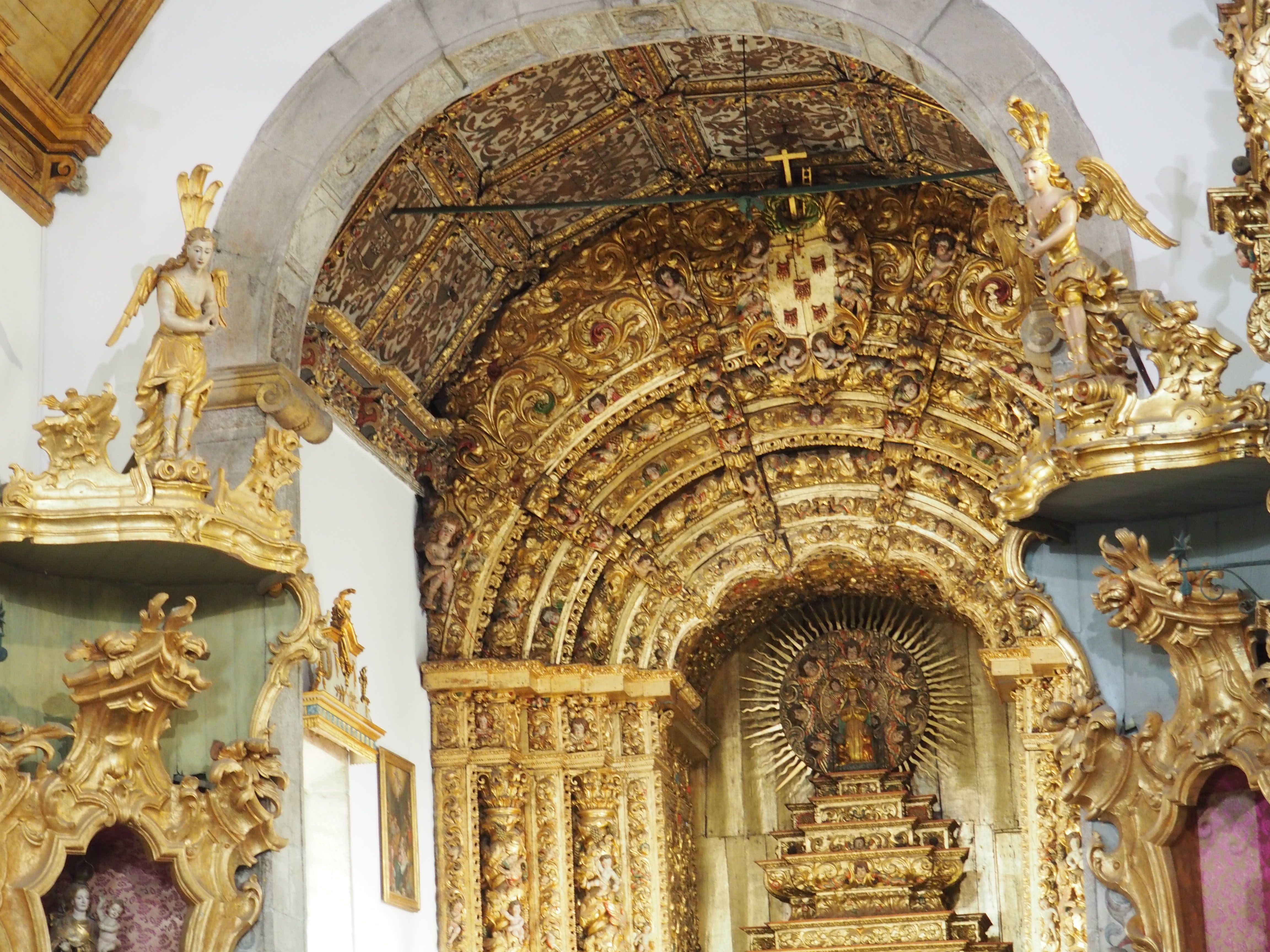 Uma Igreja e uma ideologia que agridem mais uma menina violada que aborta que o violador